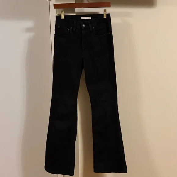 Classic Black Levi Women's Jeans with FLARE - Picture 1 of 6